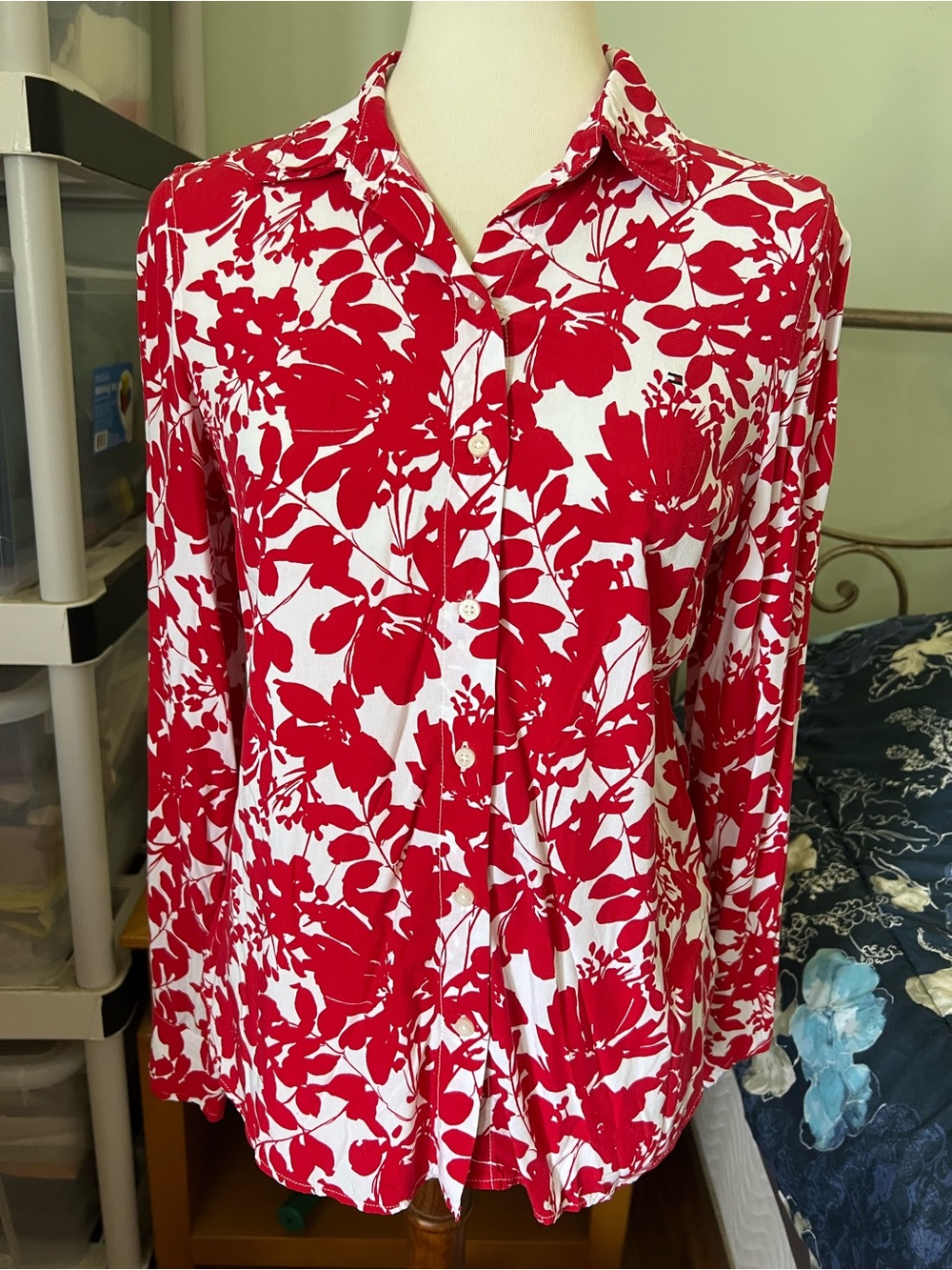 Tommy Hilfiger Women’s Red and White Floral Button-Up Shirt